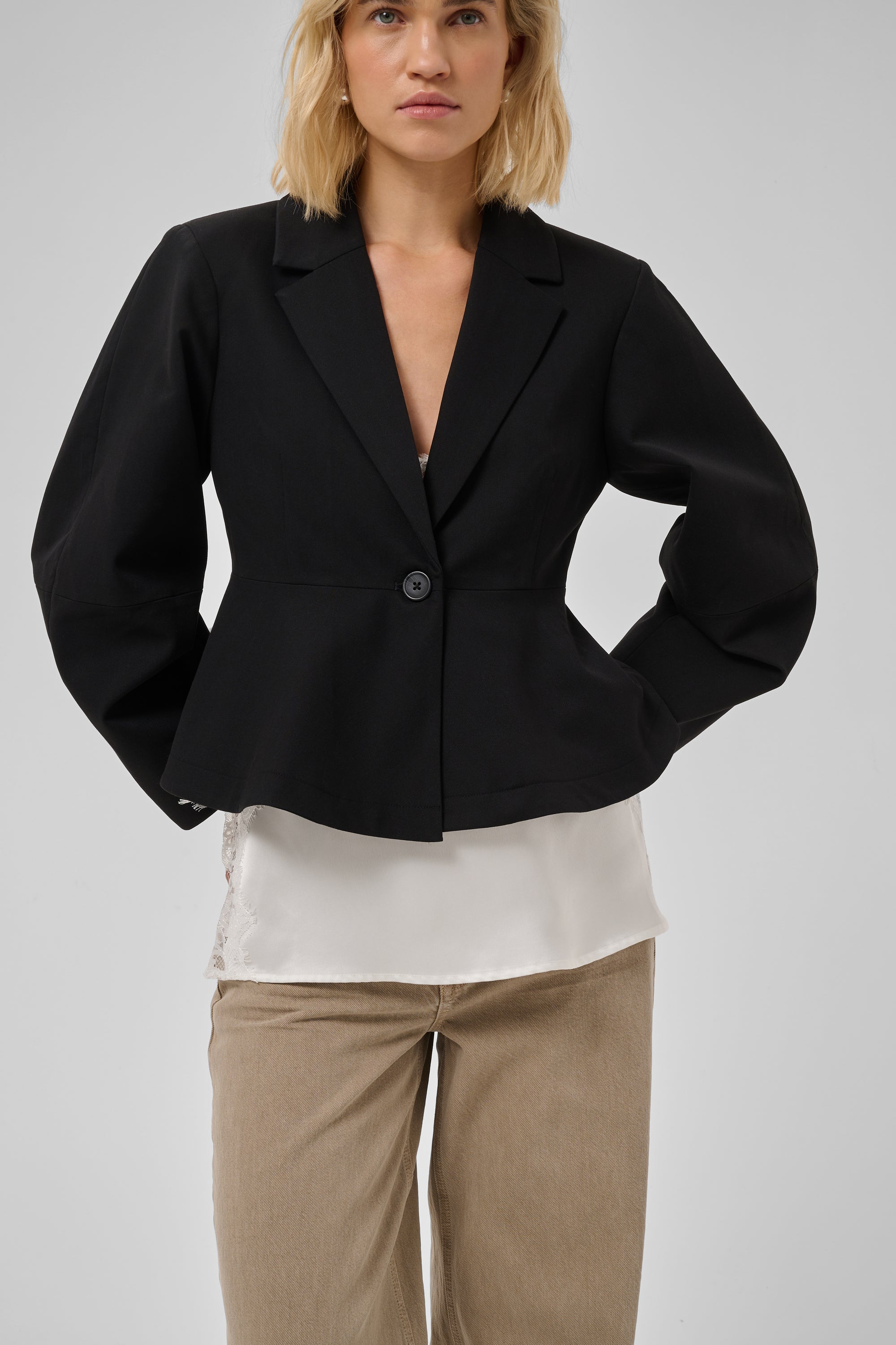 MEW Evie Shaped Blazer Black