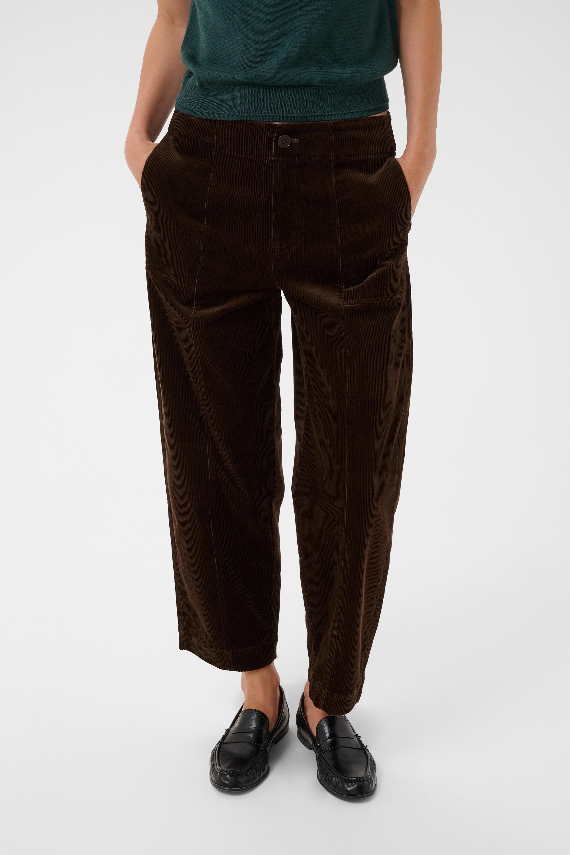 Netta Pant Mole