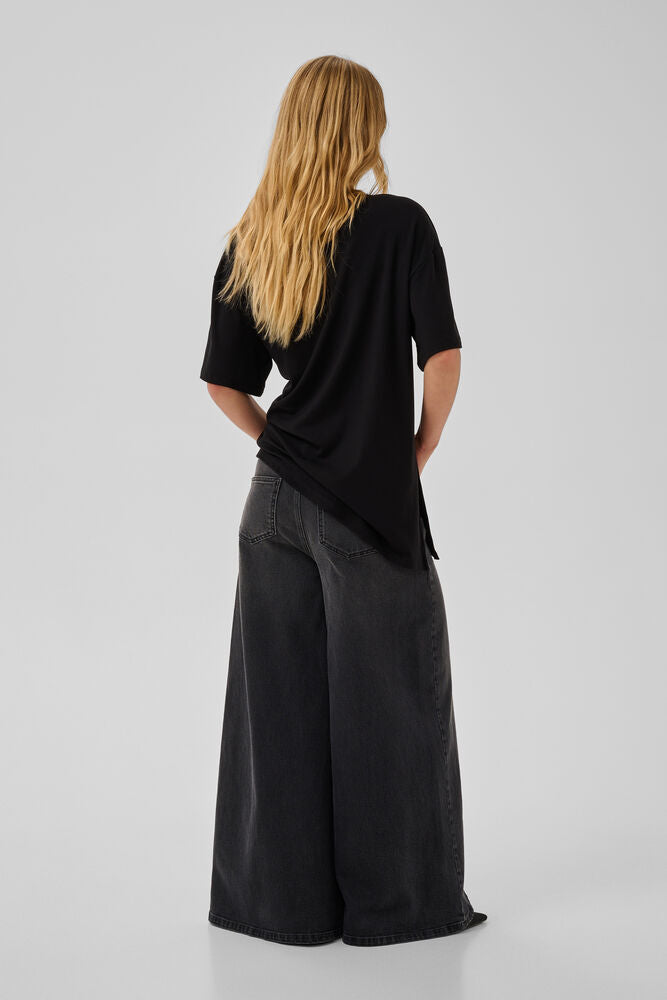 Dicte Wide Leg Jeans