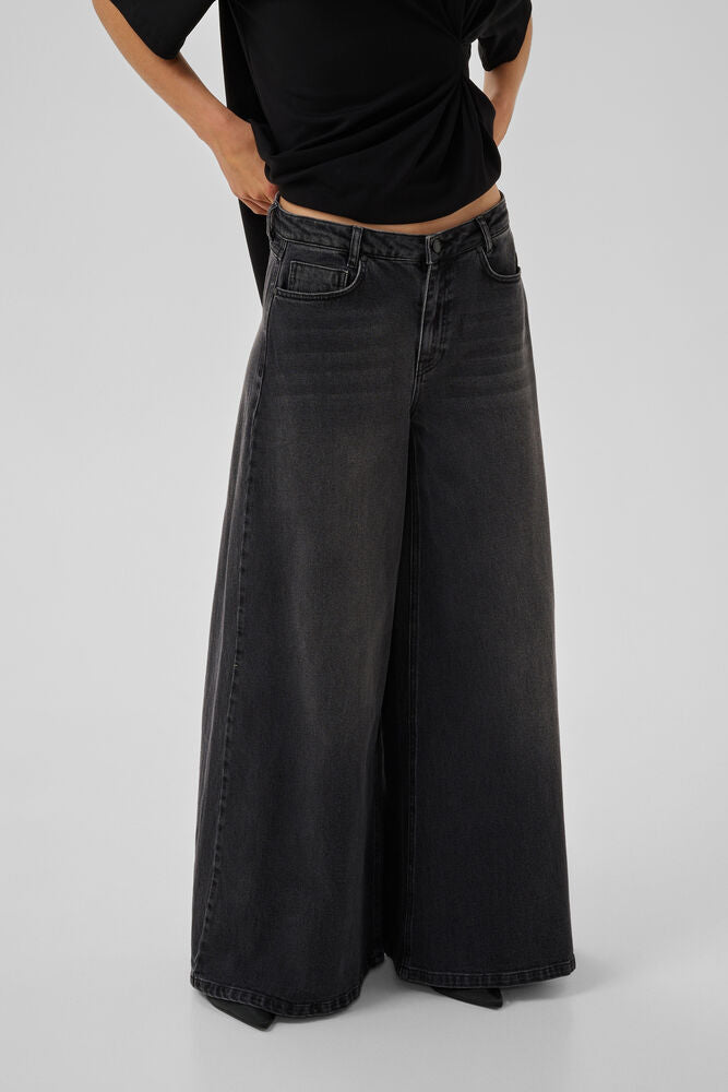 Dicte Wide Leg Jeans