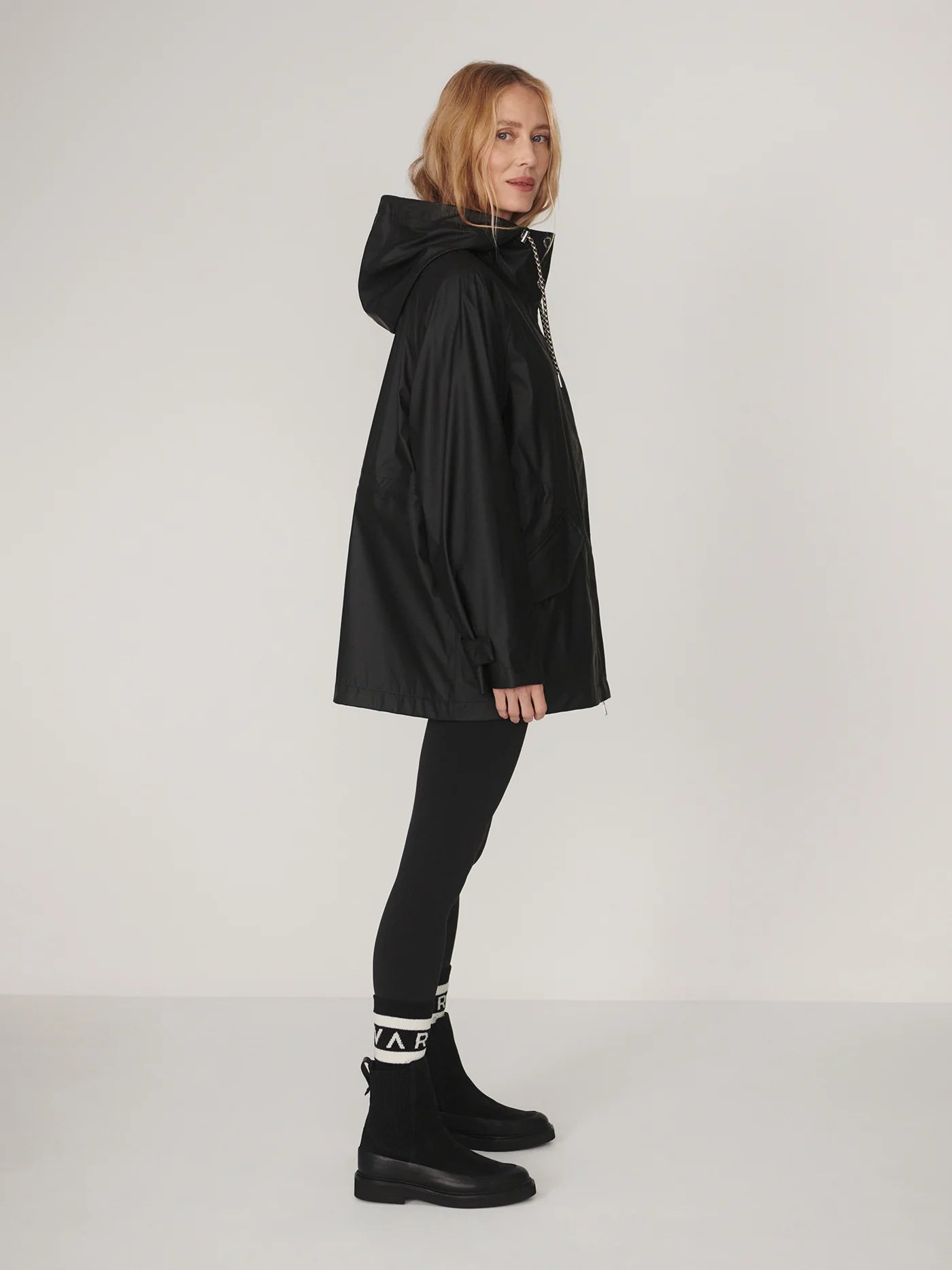 Varley Orlen Short Rain Jacket Black
