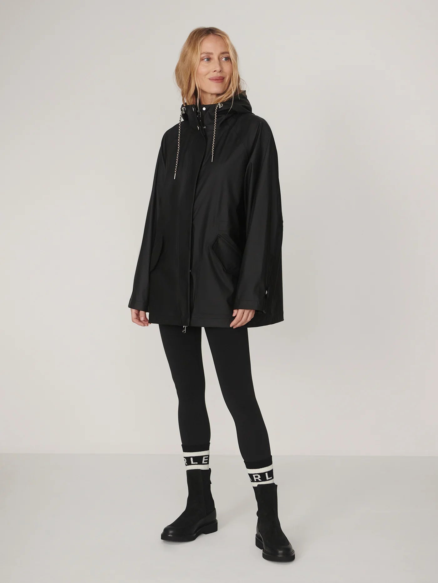 Varley Orlen Short Rain Jacket Black
