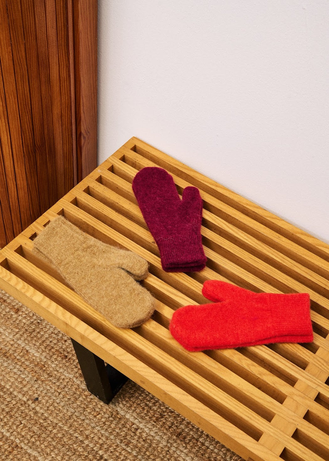 FRNCH Bordeaux Mittens