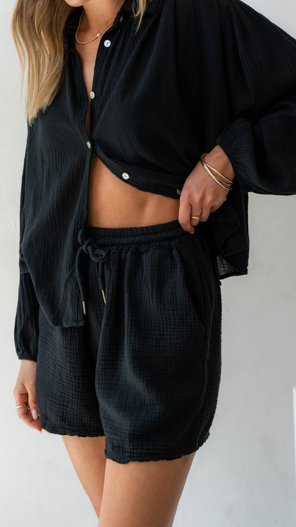 Charli Anais Shorts Black