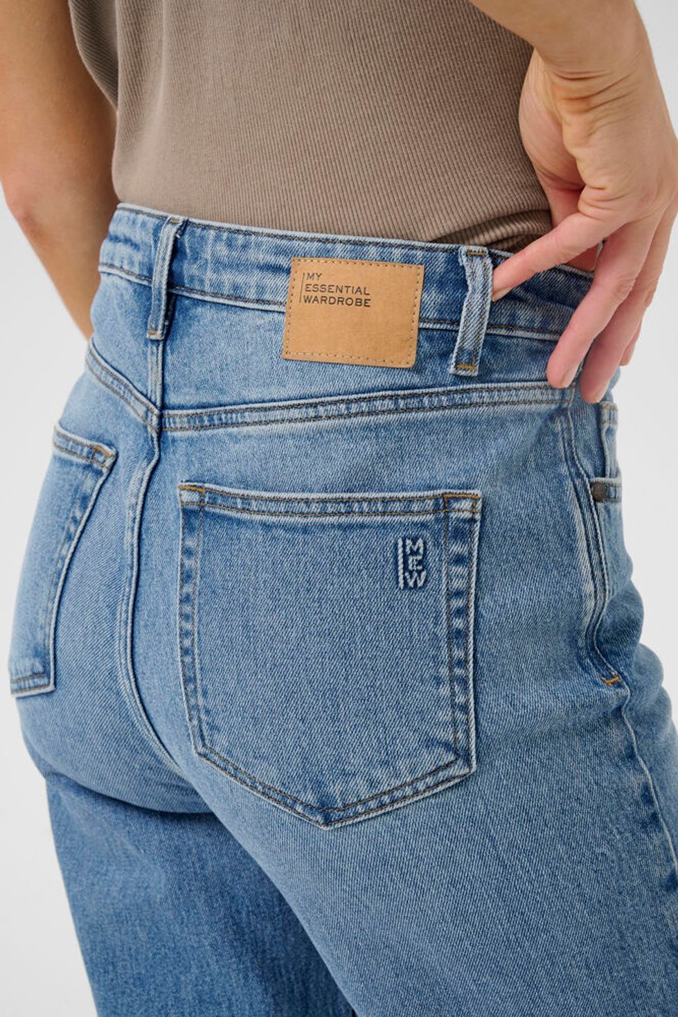 My Essential Wardrobe Louis High Wide Jeans